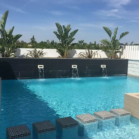 La Laguna Ii Luxury Apartment